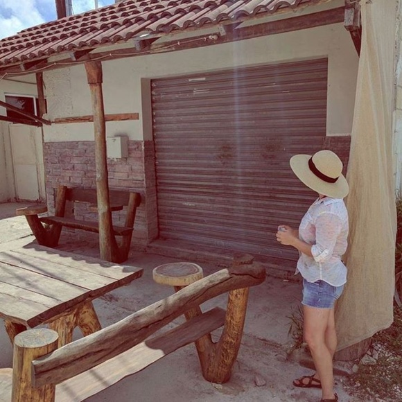 Meet your Posher, Jenn - Picture 3 of 3